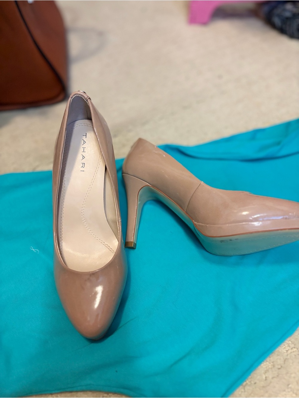 Tahari Women's Nude Patent Leather High Heel platformPumps size 6.5